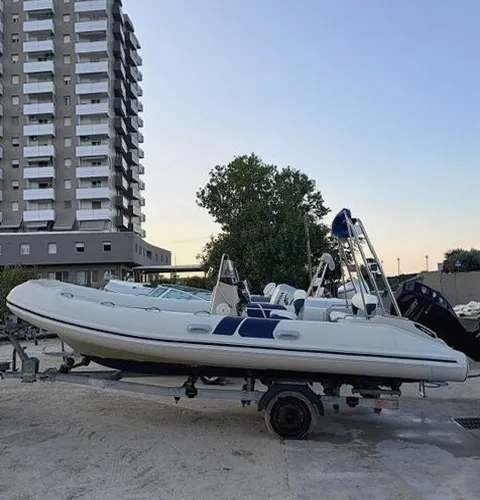 Equipo de Alquiler Barcos ayudando a organizar un alquiler de barco en Calvià